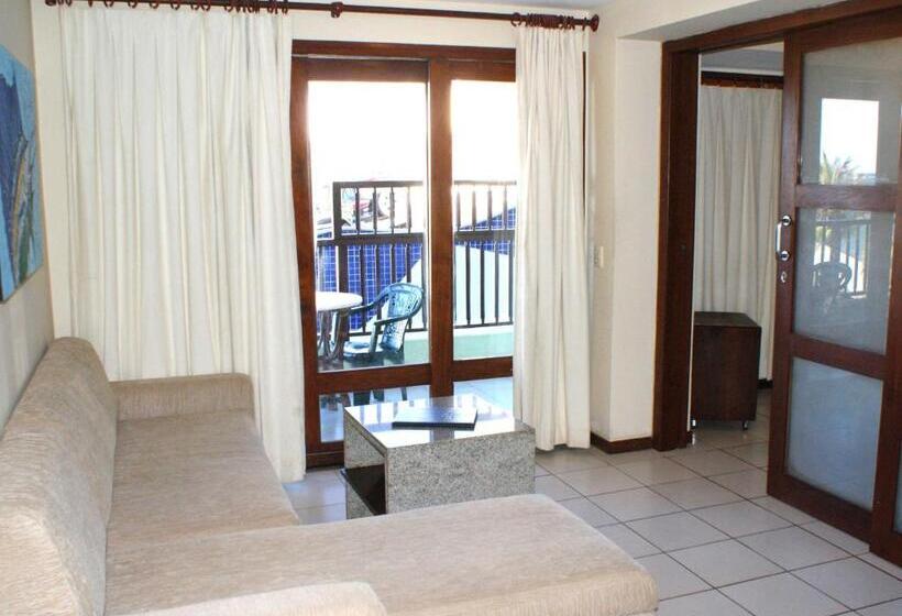 اتاق خانوادگی, Blue Marlin Apartments