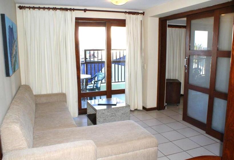 اتاق خانوادگی, Blue Marlin Apartments