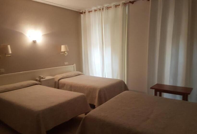اتاق استاندارد سه نفره, Hostal Centro