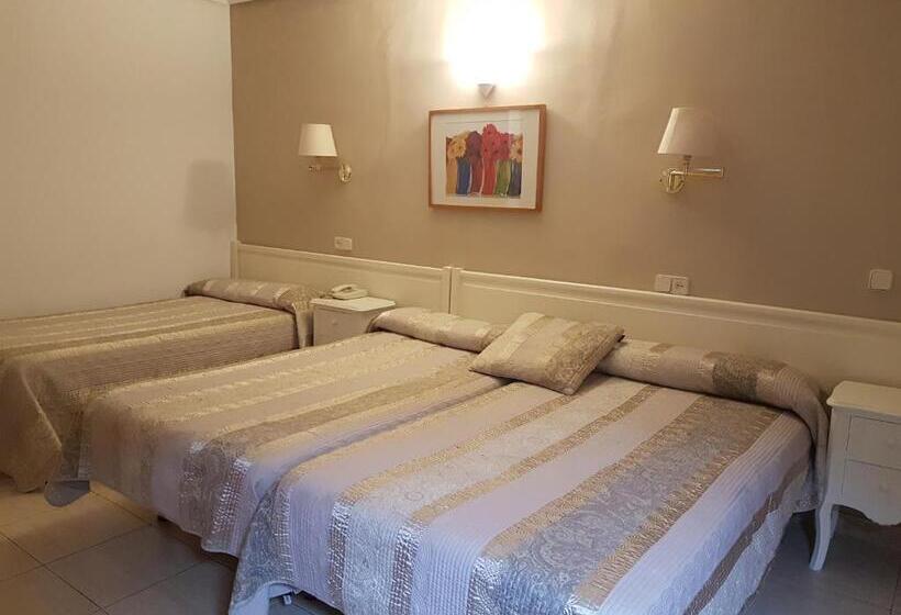 اتاق استاندارد سه نفره, Hostal Centro