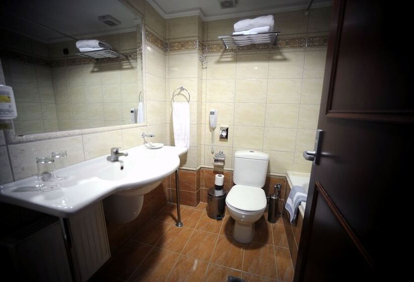 اتاق استاندارد در طبقه همکف, Avalon Airport Hotel Thessaloniki