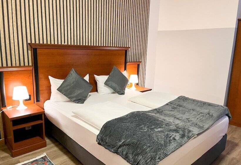 اتاق استاندارد یک نفره, City Hotel West