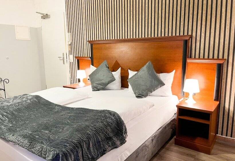 اتاق استاندارد یک نفره, City Hotel West