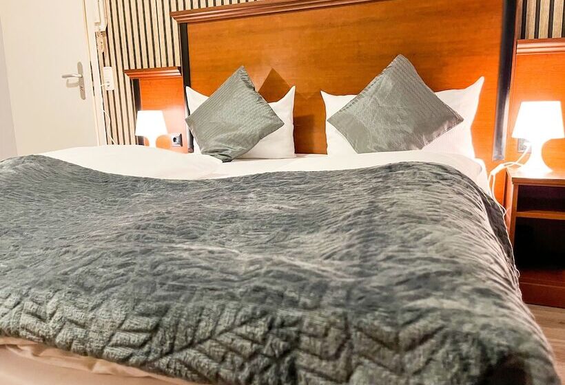 اتاق استاندارد یک نفره, City Hotel West
