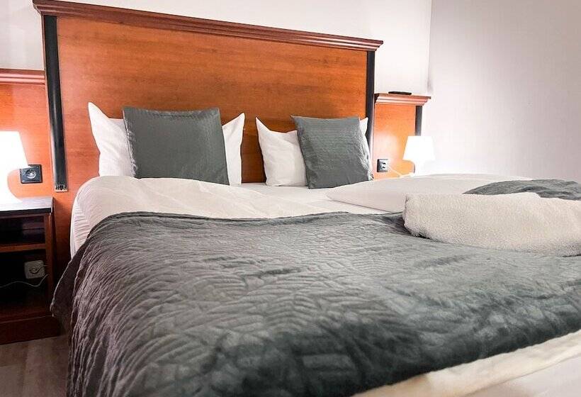 اتاق استاندارد یک نفره, City Hotel West