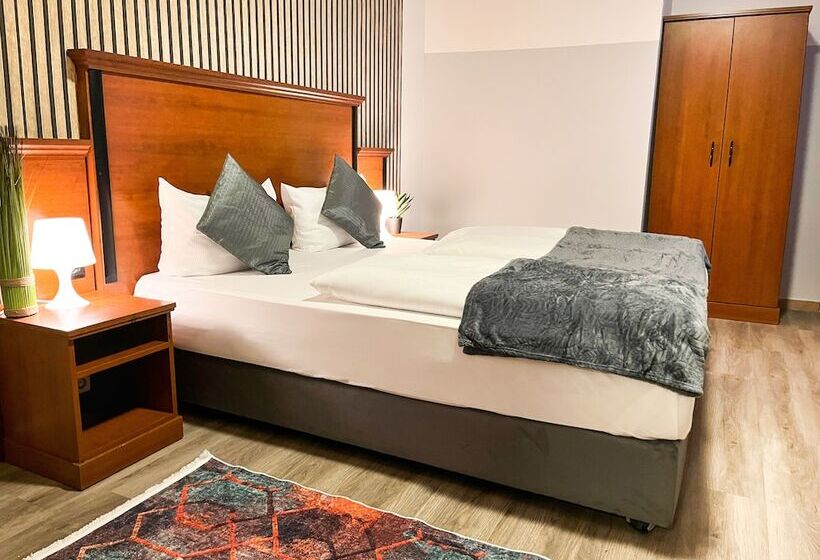 اتاق استاندارد سه نفره, City Hotel West