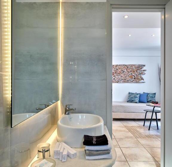 سوییت جونیور با چشم‌انداز دریا, Kanale S Rooms & Suites