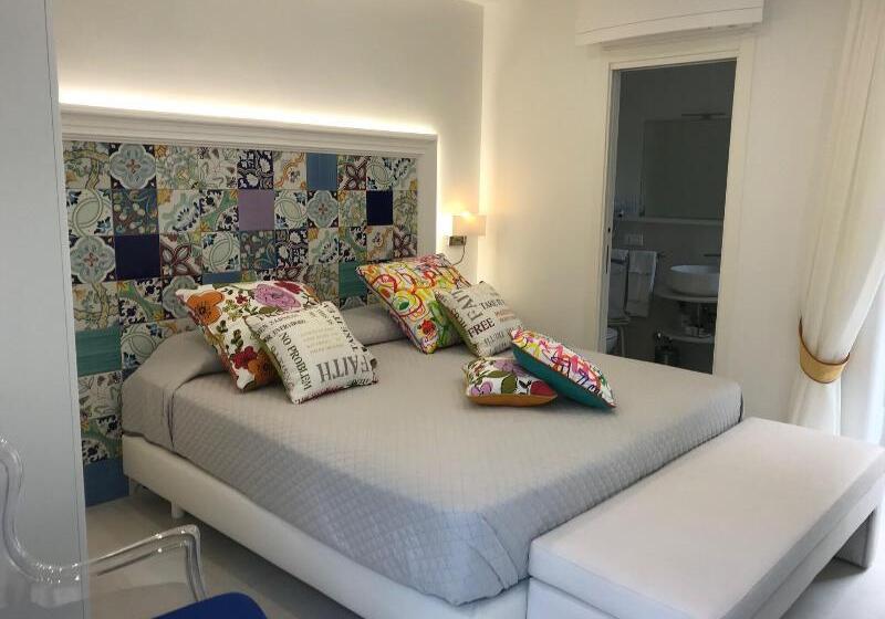 Economy Room, Mosaico & Residence