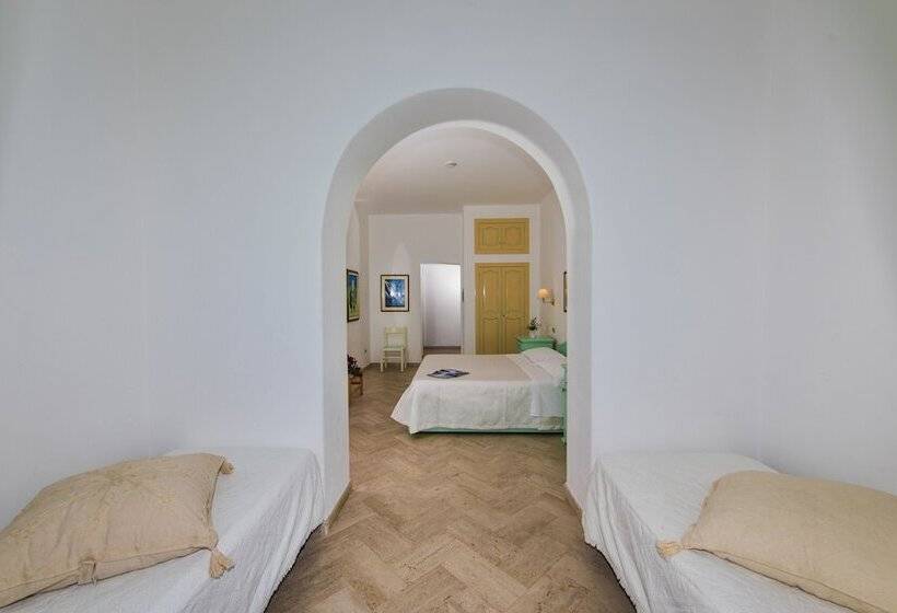 اتاق سوپریور چهار تخته, Ossidiana Stromboli Center