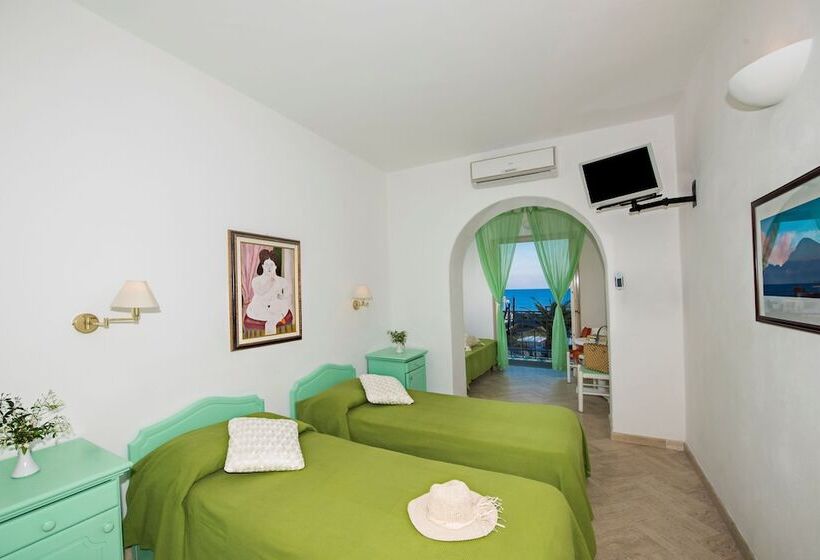 اتاق سوپریور چهار تخته, Ossidiana Stromboli Center