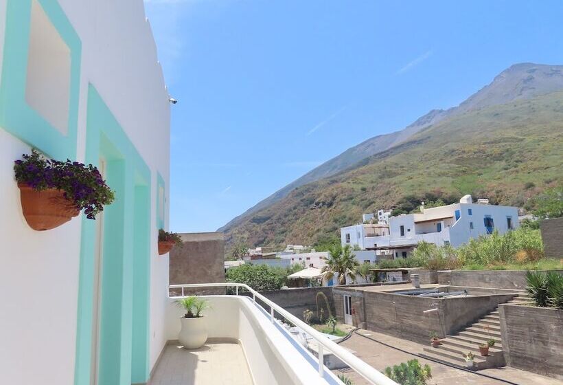 اتاق لوکس با چشمانداز دریا, Ossidiana Stromboli Center