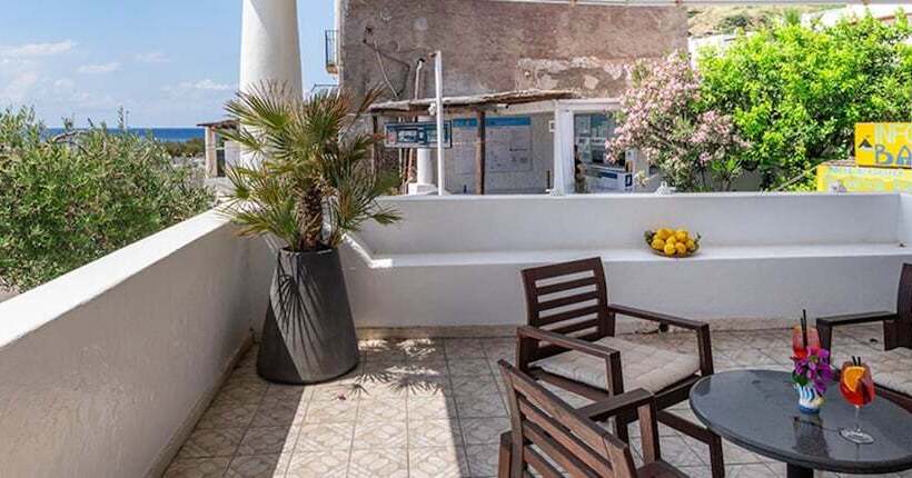 اتاق سه نفره دلوکس با چشمانداز دریا, Ossidiana Stromboli Center