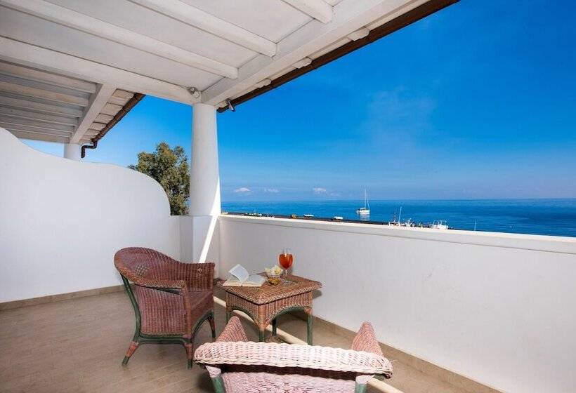 اتاق سه نفره دلوکس با چشمانداز دریا, Ossidiana Stromboli Center