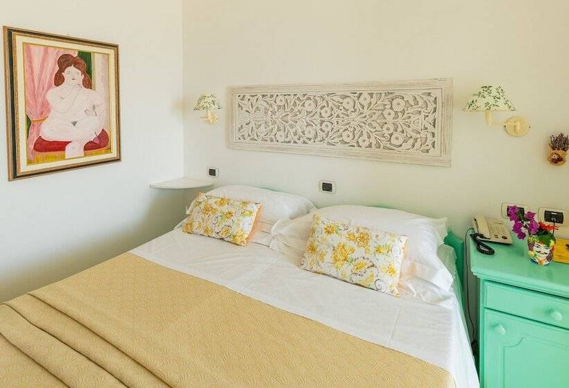 اتاق استاندارد سه تخته با چشمانداز, Ossidiana Stromboli Center