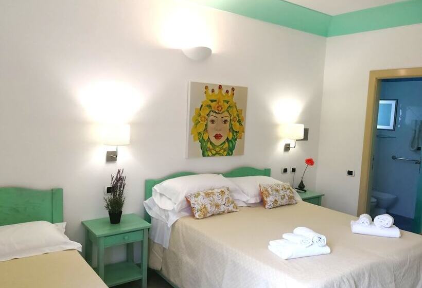 اتاق استاندارد سه تخته با چشمانداز, Ossidiana Stromboli Center