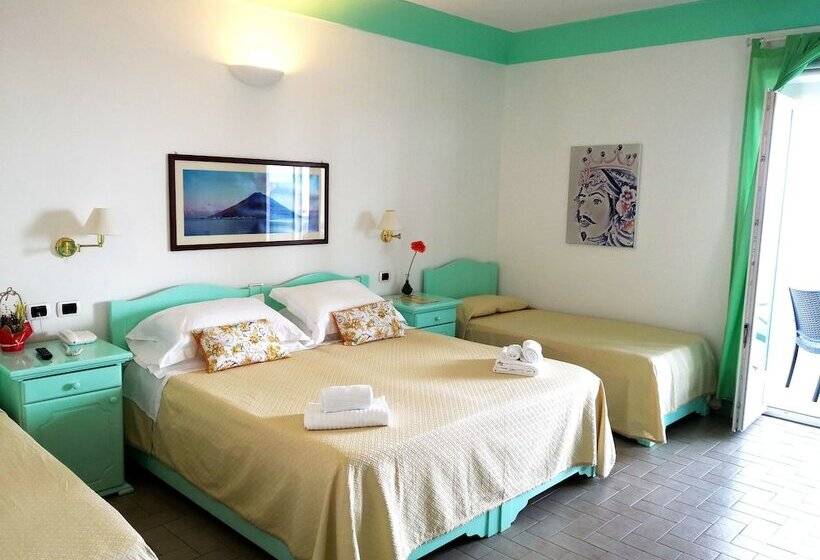 اتاق لوکس چهار تخته, Ossidiana Stromboli Center