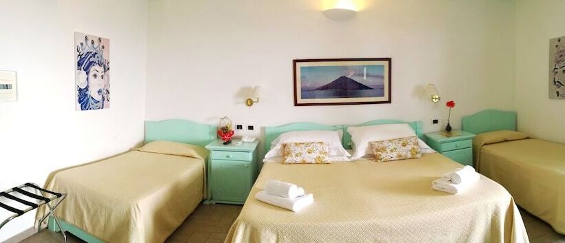 اتاق لوکس چهار تخته, Ossidiana Stromboli Center