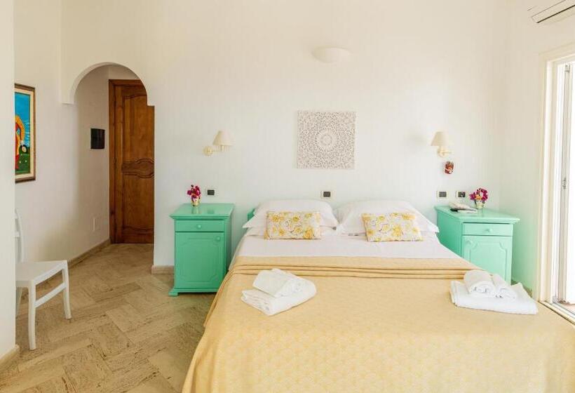 اتاق استاندارد, Ossidiana Stromboli Center