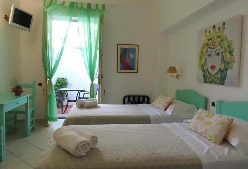 اتاق استاندارد, Ossidiana Stromboli Center