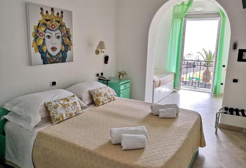 اتاق سوپریور با چشمانداز دریا, Ossidiana Stromboli Center