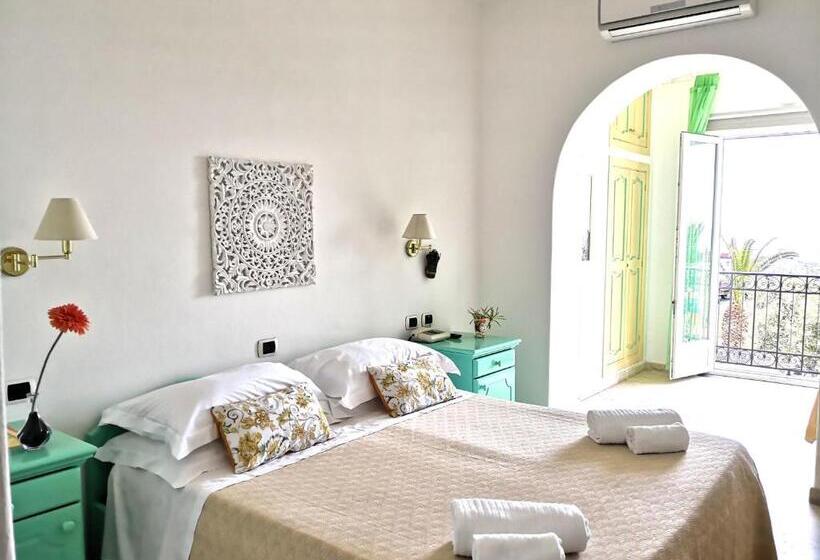 اتاق سوپریور با چشمانداز دریا, Ossidiana Stromboli Center