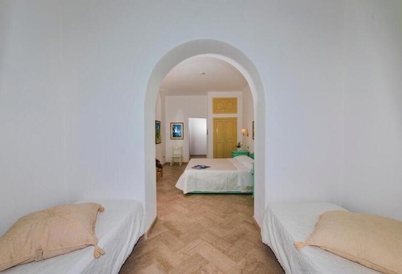 اتاق استاندارد چهار تخته, Ossidiana Stromboli Center