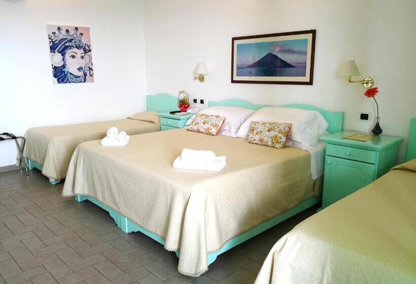 اتاق استاندارد چهار تخته, Ossidiana Stromboli Center