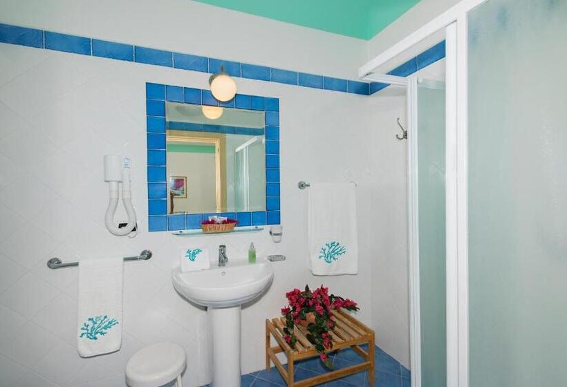 اتاق سوپریور چهار تخته, Ossidiana Stromboli Center