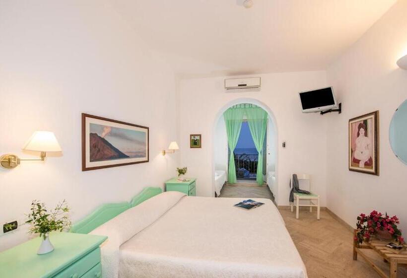اتاق سوپریور چهار تخته, Ossidiana Stromboli Center