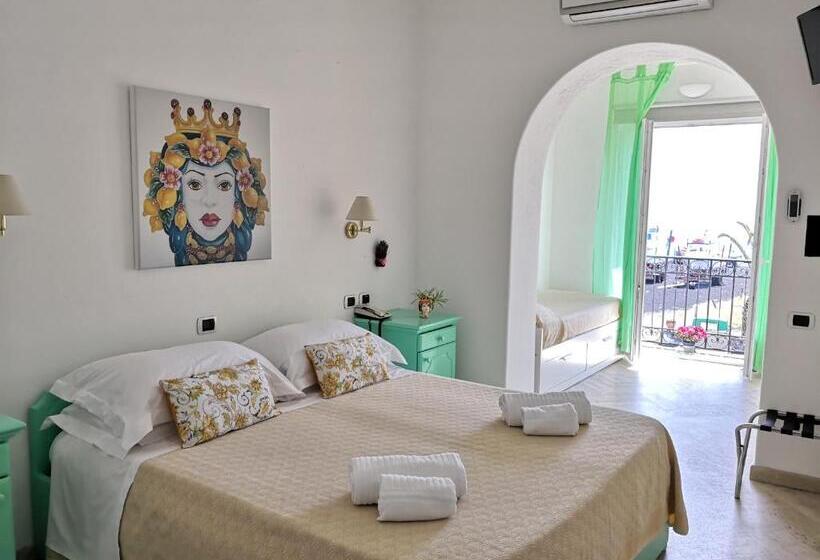 اتاق سوپریور چهار تخته, Ossidiana Stromboli Center