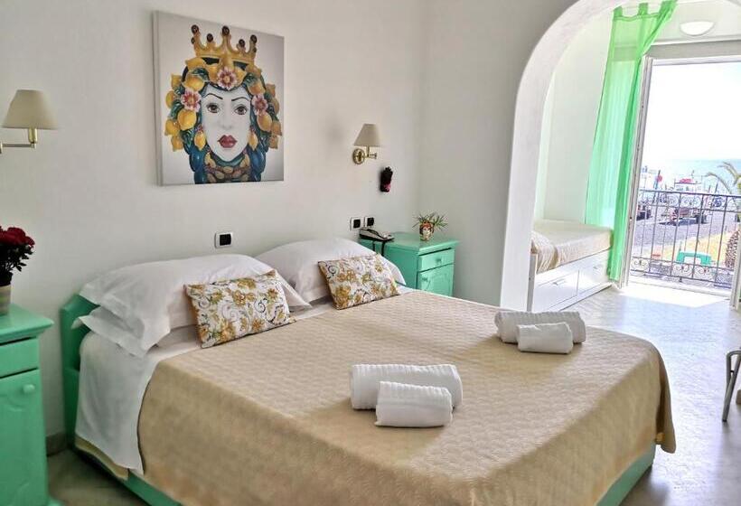 اتاق سوپریور چهار تخته, Ossidiana Stromboli Center
