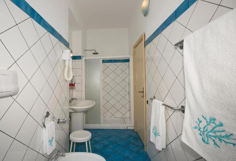 اتاق سوپریور چهار تخته, Ossidiana Stromboli Center