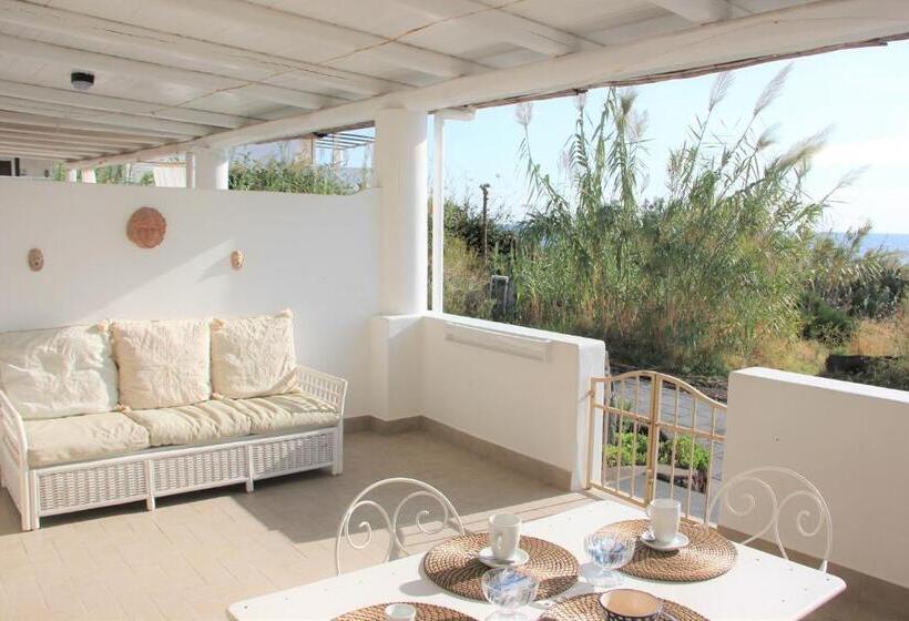 آپارتمان 2 خوابه, Ossidiana Stromboli Center
