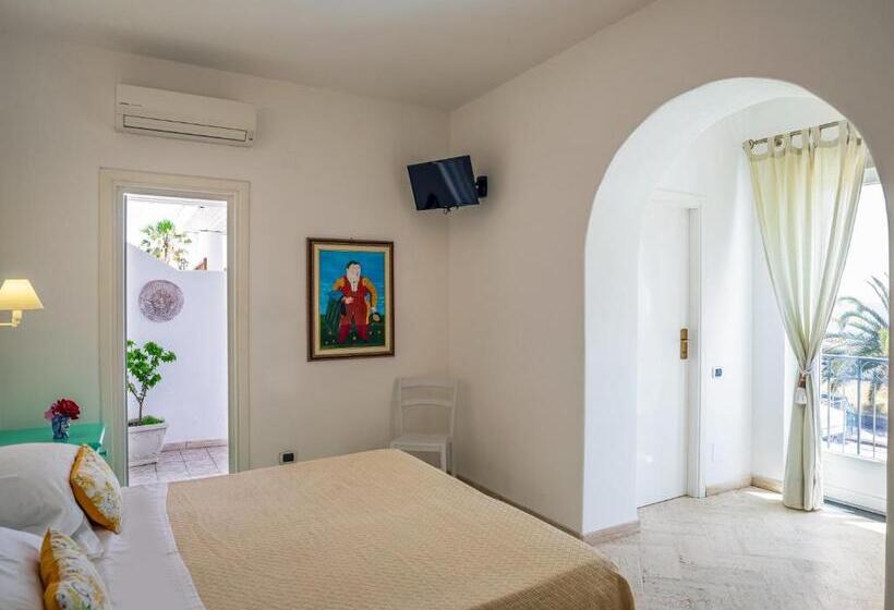 اتاق لوکس با چشمانداز دریا, Ossidiana Stromboli Center
