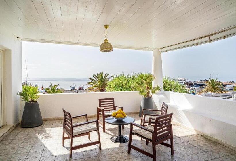 اتاق سه نفره دلوکس با چشمانداز دریا, Ossidiana Stromboli Center