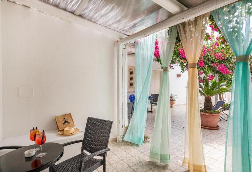 اتاق استاندارد با چشمانداز, Ossidiana Stromboli Center