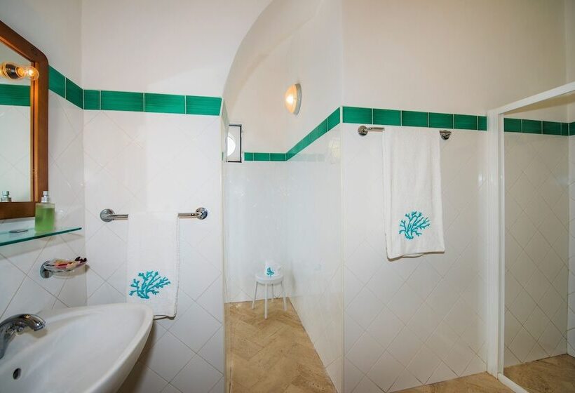 اتاق سوپریور چهار تخته, Ossidiana Stromboli Center