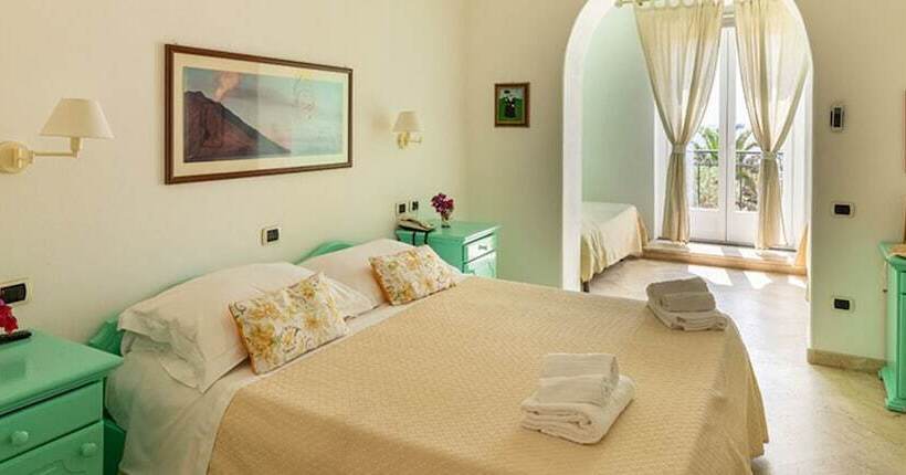 اتاق سوپریور چهار تخته, Ossidiana Stromboli Center