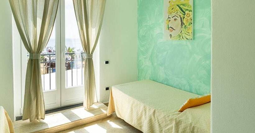 اتاق سوپریور چهار تخته, Ossidiana Stromboli Center