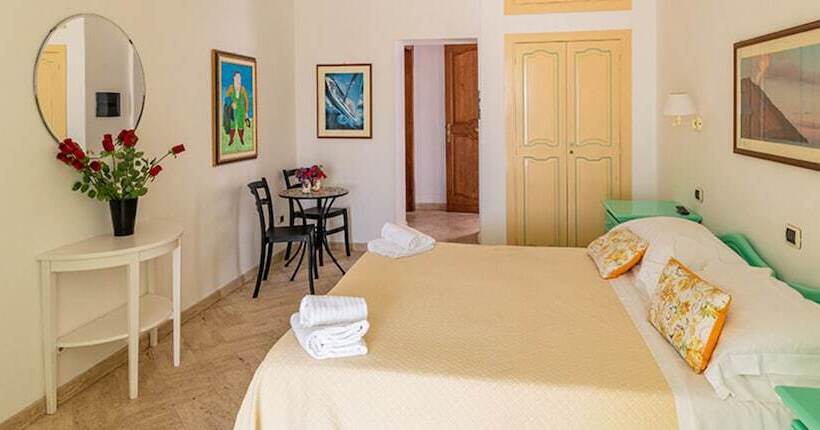 اتاق سوپریور چهار تخته, Ossidiana Stromboli Center