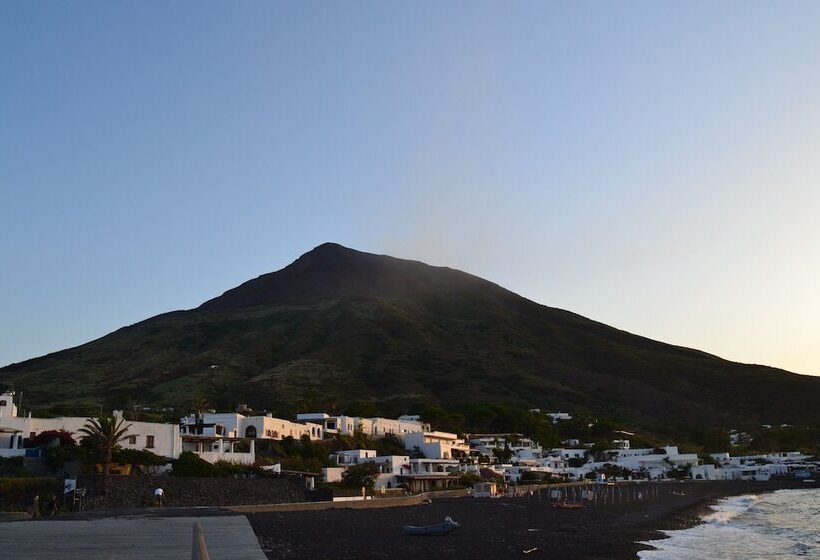 اتاق استاندارد سه تخته با چشمانداز, Ossidiana Stromboli Center