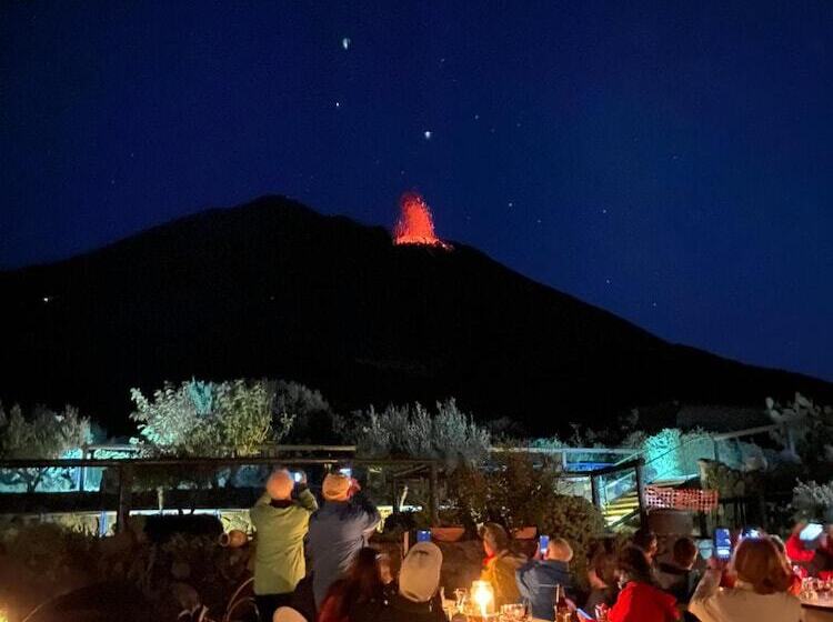 اتاق استاندارد سه تخته با چشمانداز, Ossidiana Stromboli Center