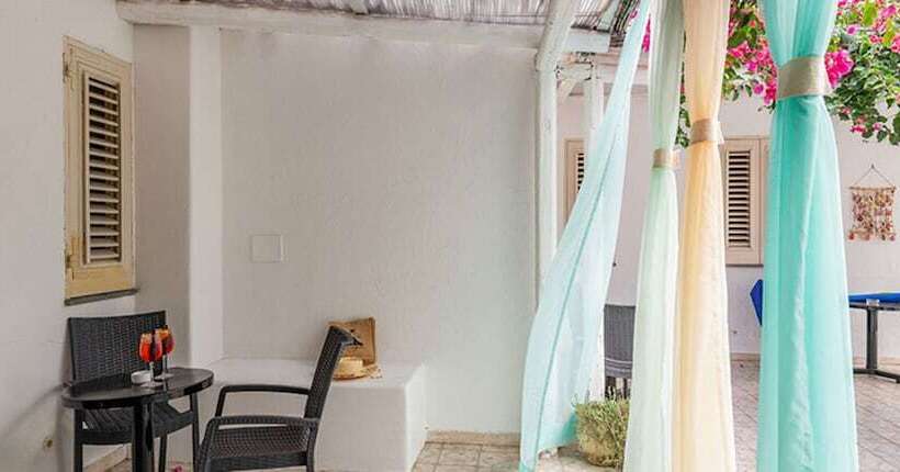 اتاق استاندارد چهار تخته, Ossidiana Stromboli Center
