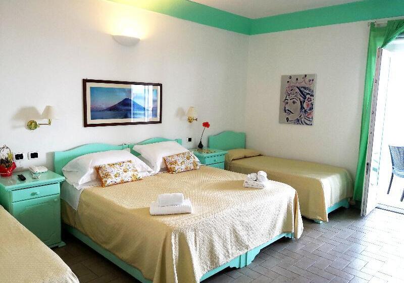 اتاق سوپریور چهار تخته, Ossidiana Stromboli Center