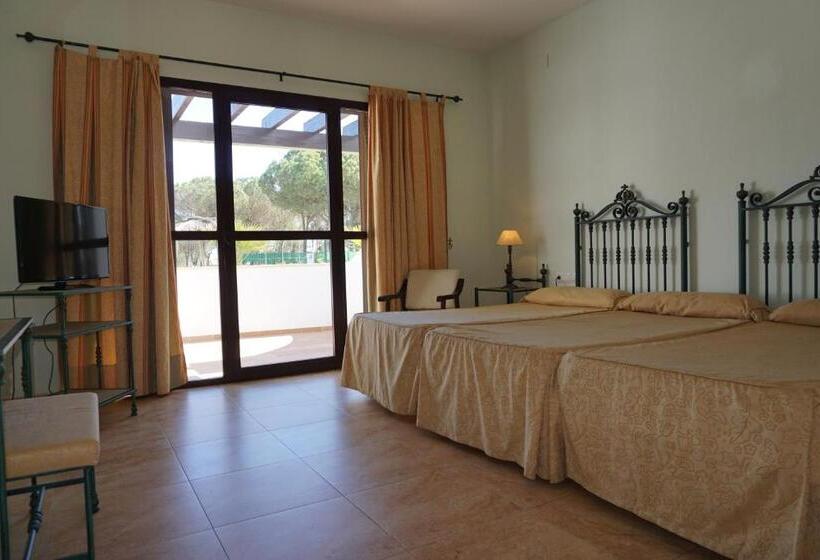 اتاق استاندارد سه نفره, Complejo Turístico Rural Nazaret De Moguer