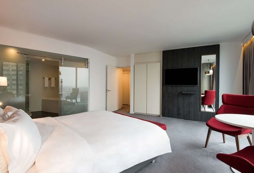 مجموعه ویستا شهر, Radisson Blu Hotel, Birmingham