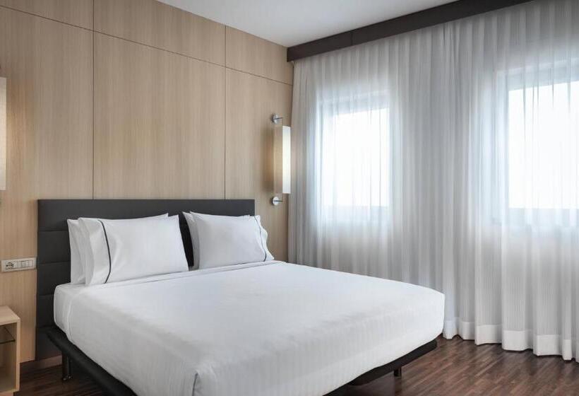 اتاق استاندارد با تخت بزرگ, Ac  By Marriott Milano