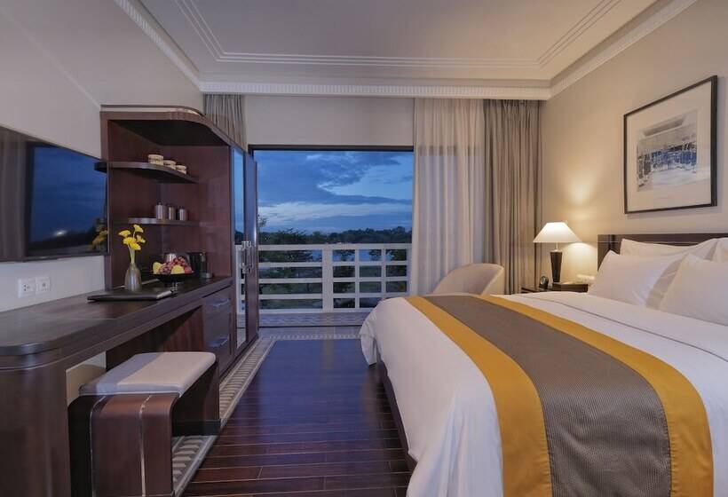 Superior Room River View, Azerai La Residence Hue