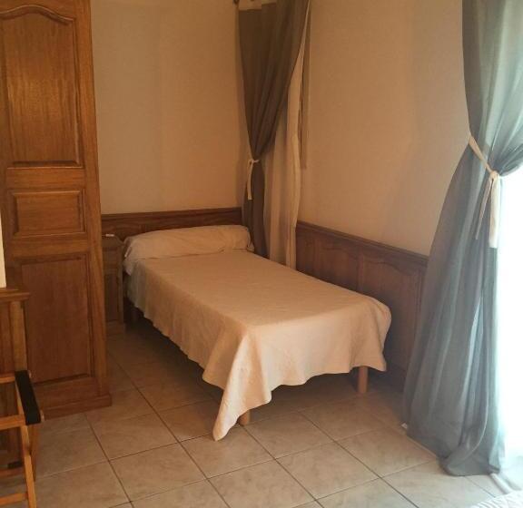 اتاق استاندارد چهار تخته, Castellu Rossu