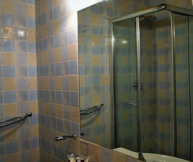 اتاق اکونومی, Dell'ancora